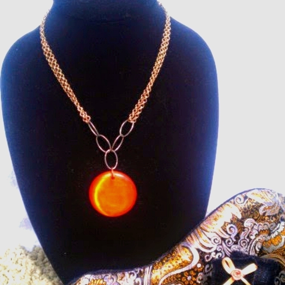 NECKLACE W/ HANGING PENDANT